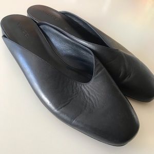 Vince. Vero Cuioi black leather slide flats